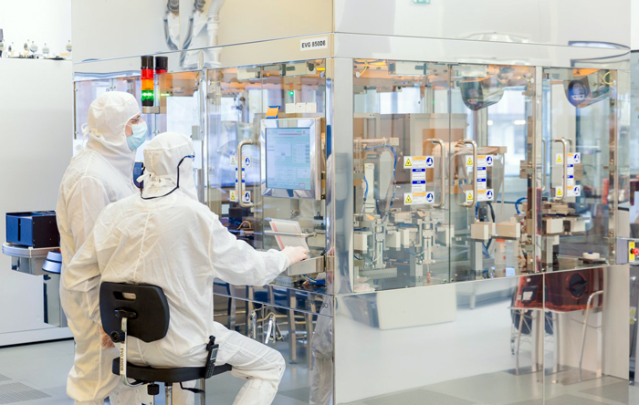 Research hub: one of Leti's cleanrooms in Grenoble.