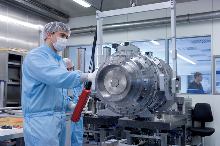 Industry heavyweight: Assembly and alignment of a lithography optics system at Zeiss.