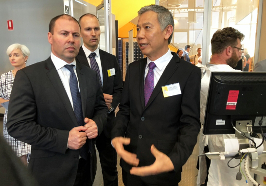 Josh Frydenberg, Minister for Energy, with UNSW Prof Chee Mun Chong.