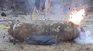Successful field trial: controlled explosion after bomb defused by laser. 