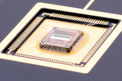 Embedded sensor: CCD plus CMOS benefits