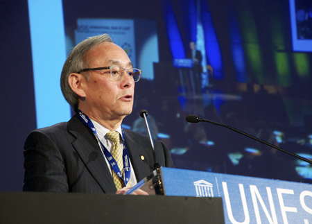 Steven Chu, Professor of Humanities & Sciences and of Molecular & Cellular Physiology at Stanford University.