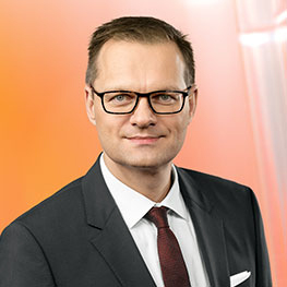 Dr Stefan Traeger. 