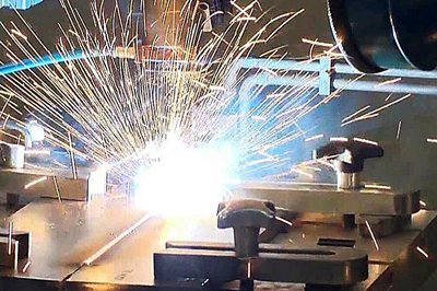 High-strength steels can be joined without cracks using LZH's laser-GMA welding process.