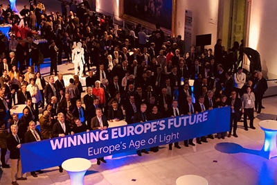Giant selfie: the Photonics21 crowd in Brussels