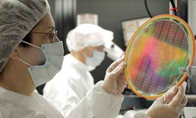 A flexible, wafers-in-wafers-out microLED platform for AI applications.