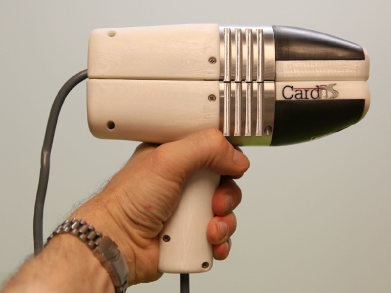 This prototype handheld LDV system, developed under the CARDIS project, uses a reflected pattern of laser beams to measure arterial stiffness. Pending a clinical feasibility study, it could be brought into mass production to provide wide-scale, non-invasive screening for otherwise undiagnosed cardiovascular disease. Photo: IMEC.