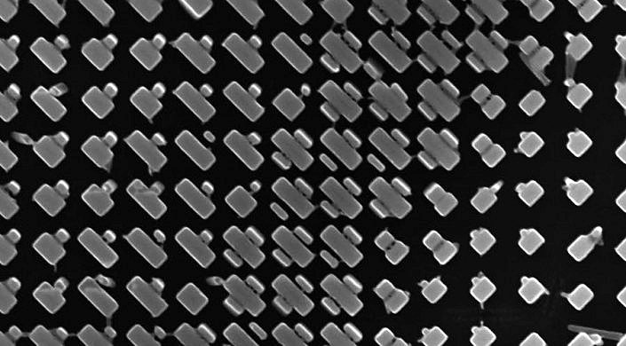 These newly designed nano-structures on the surface of a metalens can focus light regardless of its polarization, doubling the efficiency of the lens. Such a flat lens could be used for many applications from virtual or augmented reality headsets to microscopy, lithography, sensors, and displays. (Image courtesy of the Capasso Lab/Harvard SEAS).