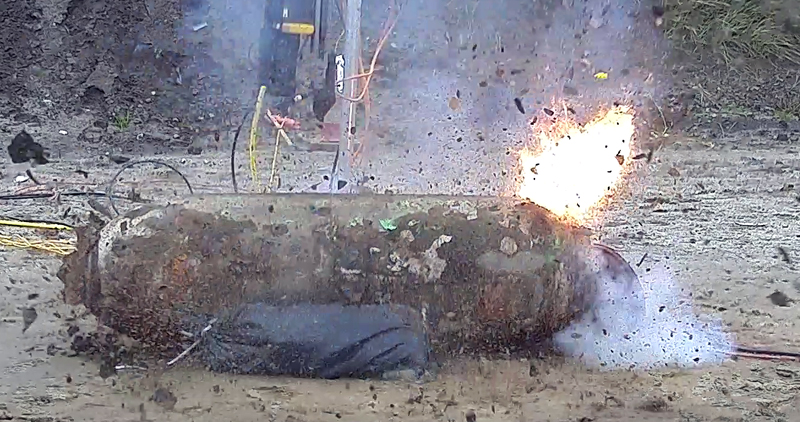 Successful field trial: controlled explosion after bomb defused by laser. (Photo: LZH)