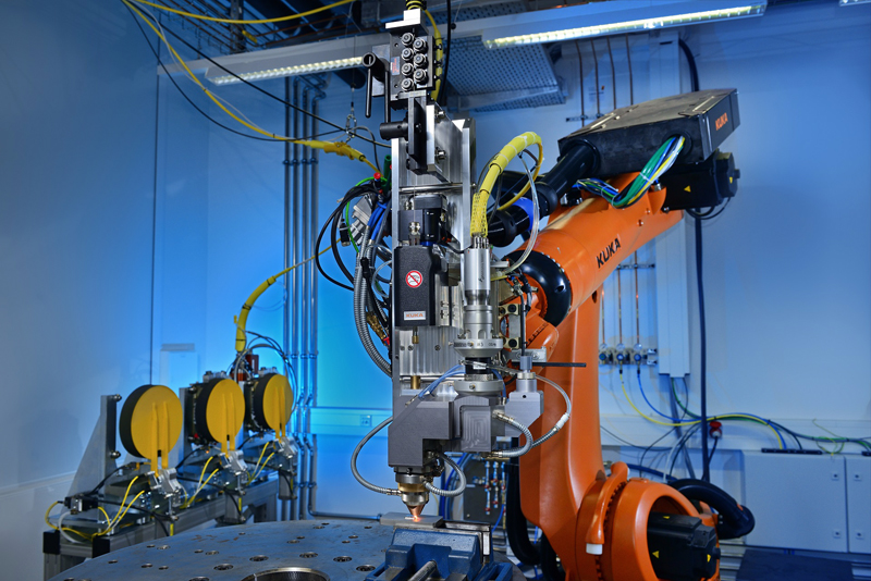 At formnext, Fraunhofer ILT will be showing a new processing head that enables wire LMD in hybrid processes as part of the BMBF's ProLMD project. &copy; Fraunhofer ILT, Aachen, Germany. 