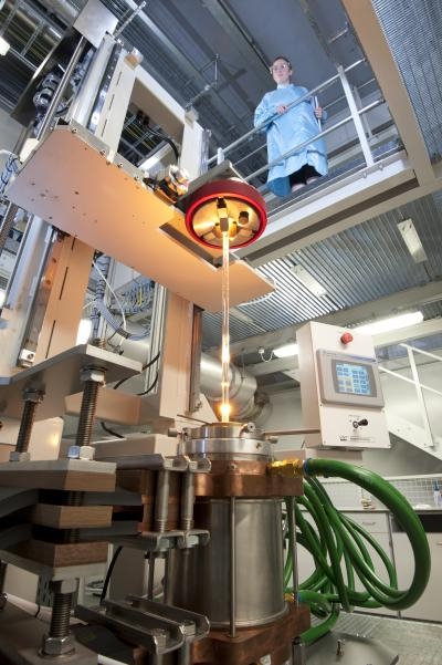 Terrestrial optical fiber drawing facilities tend to look like this one at the University of Southampton, UK. However, it is expected that growing the fiber material in orbit will reduce the effects of crystallization in the drawing process, leading to much higher quality material and better light transmission properties. Photo: University of Southampton.