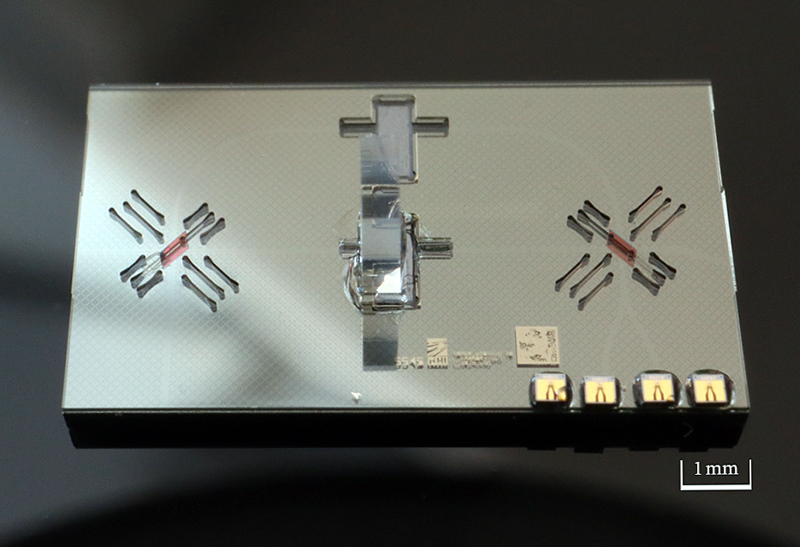 Work in progress: Photonic Integrated Chips (PICs) for secure Quantum Communications will be developed, based on the Fraunhofer HHI micro-optical bench. Image: Fraunhofer HHI.