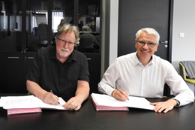 Pictured, left is  TMT's business manager David Goodman. On the right is CILAS CEO Pierre Faucoup. Photo: TMT International Obsrvatory.