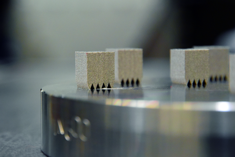 AddSteel combines cobalt, carbon, molybdenum, vanadium and tungsten, among others, and vary the corresponding alloy constituents. &copy; Fraunhofer ILT, Aachen, Germany.