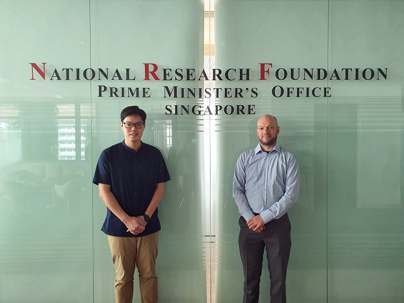 Quantum partners: Dr. Charles Lim, Assistant Professor at NUS and Joris Van Campenhout, R&D Program director at imec. Image: imdc.