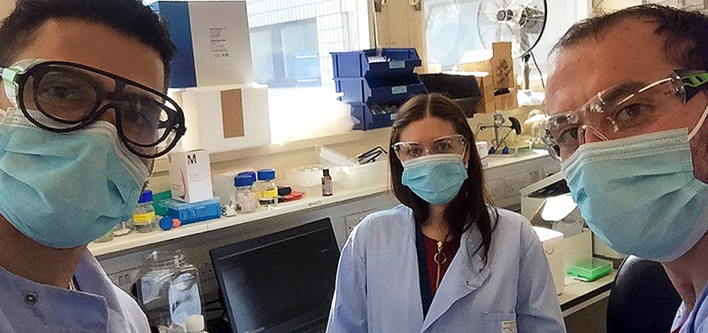 5-minutes and you're almost there: Nicolas Shiaelis, Dr Nicole Robb, and Professor Achillefs Kapanidis.: Oxford researchers (L-R) Nicolas Shiaelis, Dr Nicole Robb, and Professor Achillefs Kapanidis. Image: Department of Physics, Oxford University.