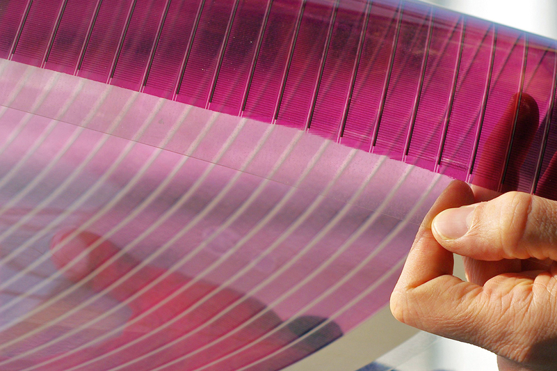 Large scale: flexible, transparent organic solar PV modules can open up new fields of application. &copy; Fraunhofer ISE.