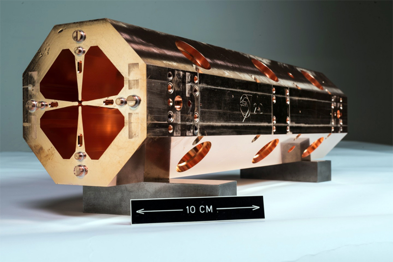 This is how a complete quadrupole looks in classic design. Connected in a row, these quadrupole electrodes accelerate protons, for example, to very high speeds. &copy; CERN.