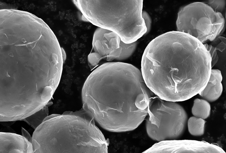Copper powder was coated using Graphmatech's patented graphene technology. 
Credit: Simon Tid&eacute;n / Uppsala University.

Cap 2 The graphene coating significantly lowered the reflectivity of the copper powder.