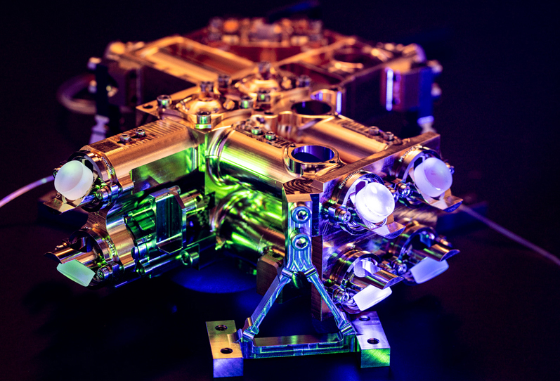 A source for the generation of entangled photons allows, among other things, secure quantum communication via satellite network.  &copy; Fraunhofer IOF.
