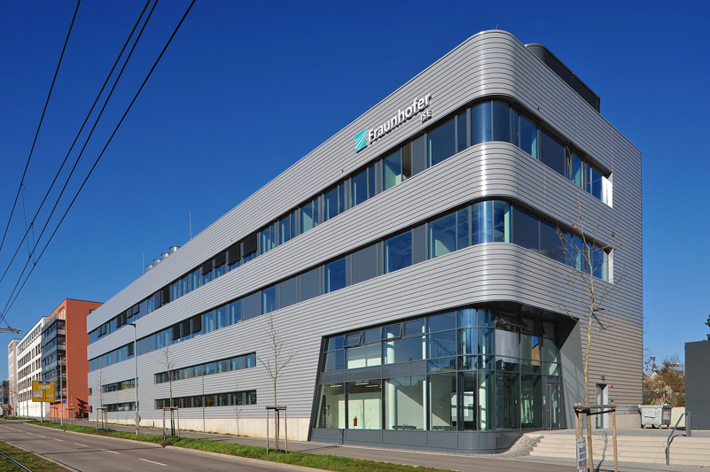 Now open: the ISE Center for High Efficiency Solar Cells. &copy;Fraunhofer ISE / Photo: Guido Kirsch. 