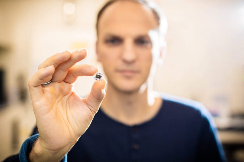 Senorics CEO and founder Ronny Timmreck illustrates the tiny scale of the company's spectroscopic sensors, which are based on organic semiconductors. Photo: &copy; Ellen T&uuml;rke Photography