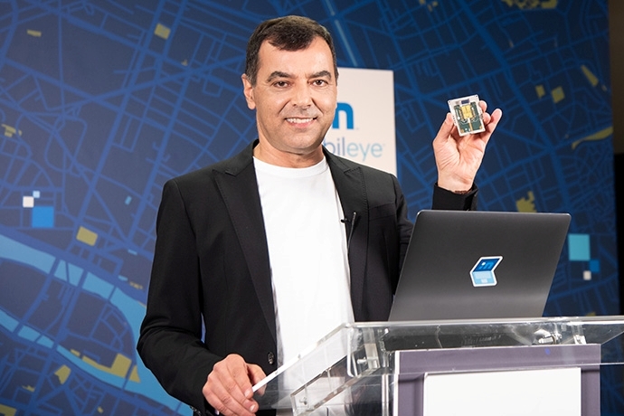Earlier this year, Mobileye CEO Amnon Shashua outlined how the Intel subsidiary planned to adopt chip-scale FMCW lidar, with deployment in the 2024-2025 timeframe. Narrow-linewidth lasers are crucial elements of the technology. Image: Intel.