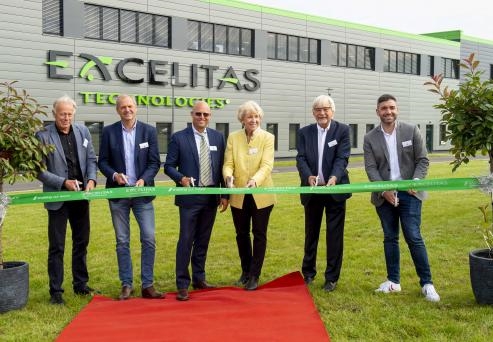 Shown left to right: J&uuml;rgen Trittin and Fritz G&uuml;ntzler (Members of the German Bundestag), Robert Vollmers (Excelitas VP), Ursula Haufe (GWG Managing Director), Rolf-Georg K&ouml;hler (Mayor of G&ouml;ttingen) and Konstantin Kuhle (Member of the German Bundestag). Photo: Beisert