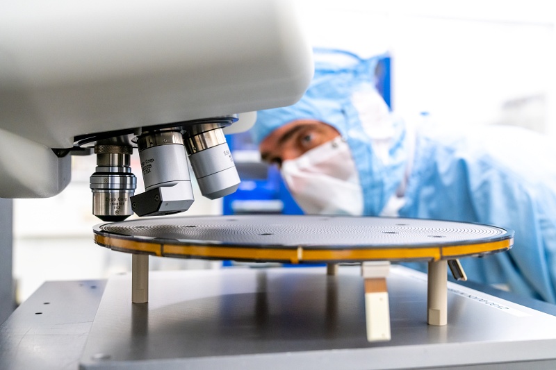 Inside the test cleanroom at ASML's Veldhoven headquarters: the firm's lithography tools all rely on cutting-edge optics and photonics technologies. Photo: ASML/The Mute Zone.