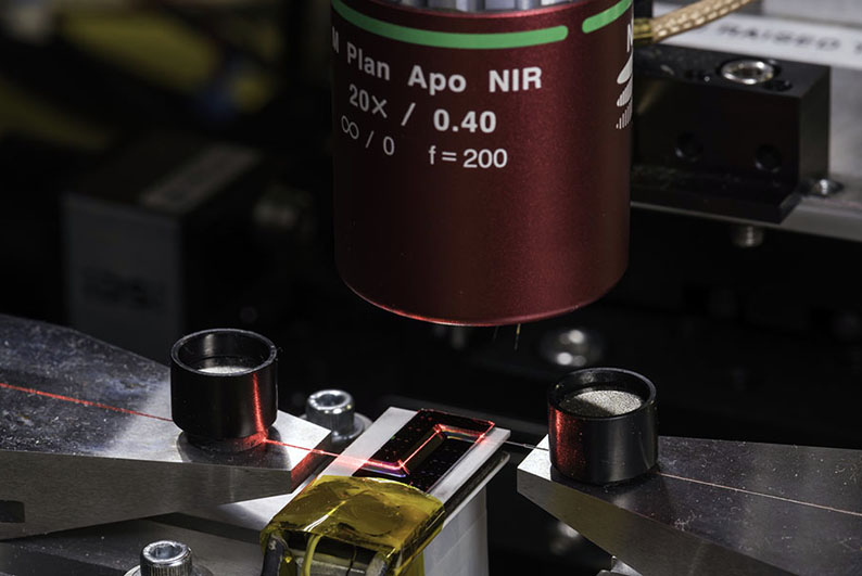 The first multi-color integrated laser that emits high-coherence light at telecommunication wavelengths, allows laser-frequency tuning at record speeds, and is the first narrow linewidth laser with fast configurability at the visible band. Photo: J. Adam Fenster / University of Rochester.