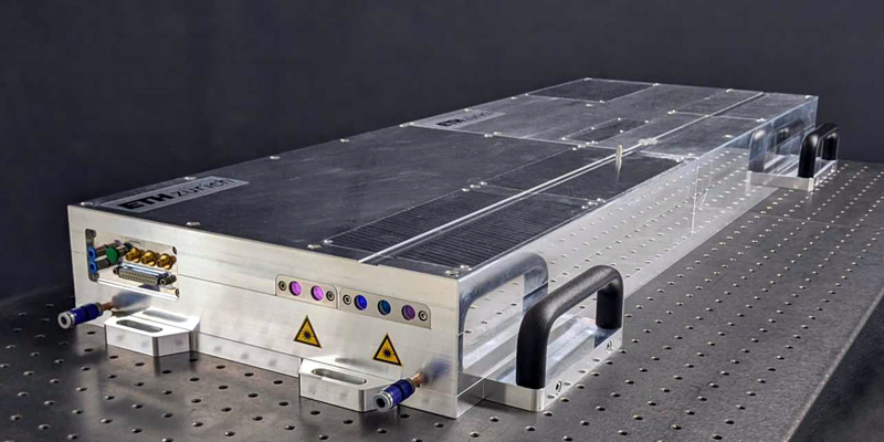 The compact single-cavity dual-comb laser system developed in the Keller group. Photo: ETH Zurich/D-PHYS Benjamin Willenberg.