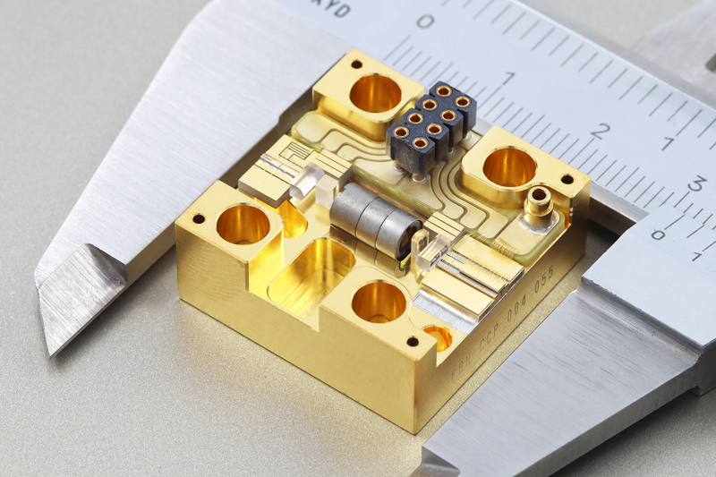 Miniaturized and robust pump laser module for ophthalmology with spectral radiance and industry-compatible performance &copy; P. Immerz / FBH.