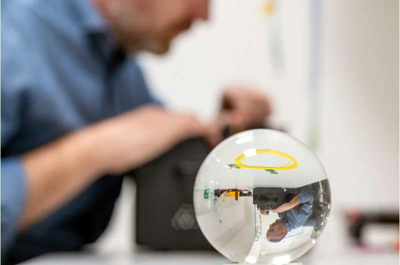 One of the key components of the developed probes is a spherical surface on the tip of the fiber. The researchers used the imaging capabilities of such spherical elements (glass spheres). Credit: Source IPC PAS/ICTER, Karol Karnowski.