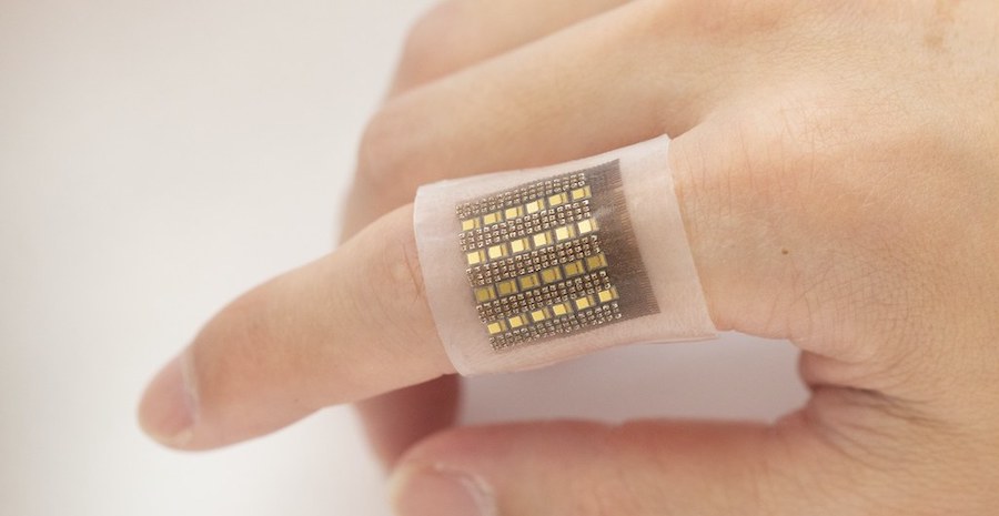 A photoacoustic sensor could help clinicians diagnose tumors, organ malfunctions and more. Credit: Xiaoxiang Gao/UC San Diego.