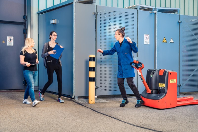 Danger zone: in warehouses, vehicles cause accidents far too often. The goal of BASF, Kinotex Sensor GmbH and Fraunhofer IWS was to integrate safety technology into the vehicles in order to protect employees even better.A specially developed proximity sensor is used to protect the user from crushing, especially in the area around the feet. It detects when the operator moves too close to the danger zone ahead of the vehicle and stops it. &copy; Fraunhofer IWS.