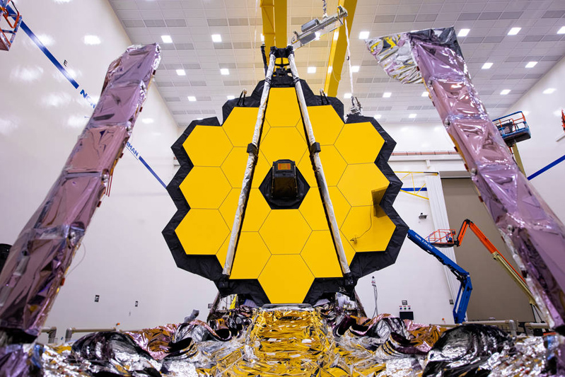 The fully assembled James Webb Space Telescope with its sunshield and unitized pallet structures that will fold up around the telescope for launch. Credit: NASA.