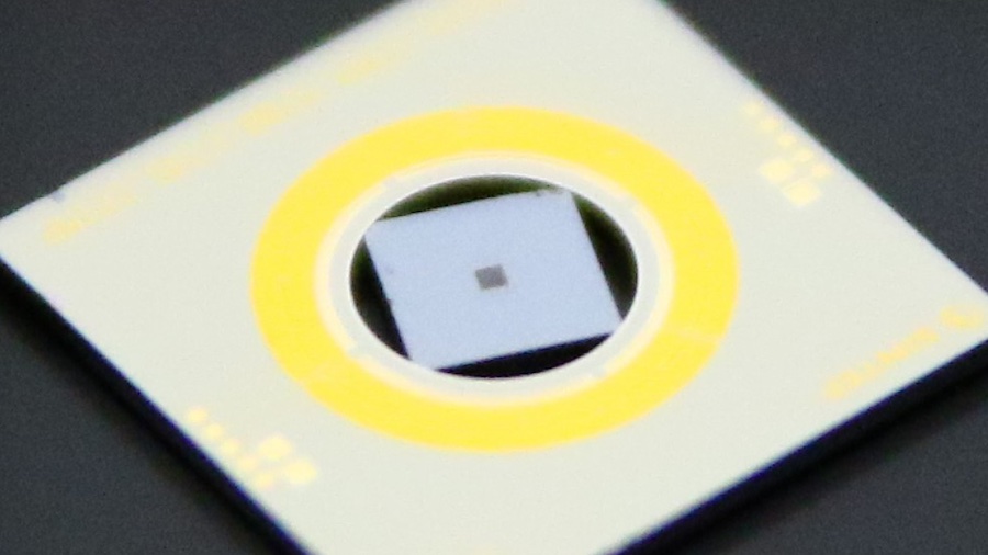 The researchers suspended a metasurface on square silicon chip in a thin-film PZT MEMS-actuated ring (yellow). Credit: Christopher Dirdal, SINTEF Smart Sensors and Microsystems.