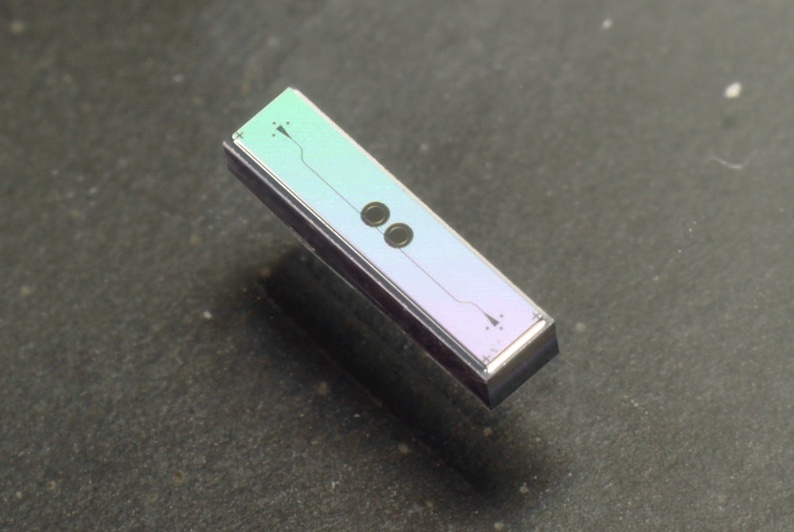This early prototype developed by Benjamin Miller's University of Rochester research group uses photonics to test for multiple viruses, including the novel pathogen that causes Covid-19. Image: University of Rochester/Miller Lab.
