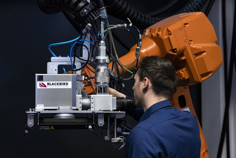 Blackbird set up a test rig integrating the 2D scan head intelliSCAN from Scanlab and HOLO/OR's latest development the Flexishaper, a full range adjustable beam shaper. Image: Scanlab. 