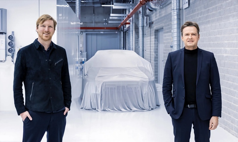 Austin Russell, Luminar's founder and CEO, pictured on the left here with Markus Sch&auml;fer, CTO responsible for development and procurement at Mercedes-Benz' Sindelfingen plant in Germany. Photo: Luminar Technologies.