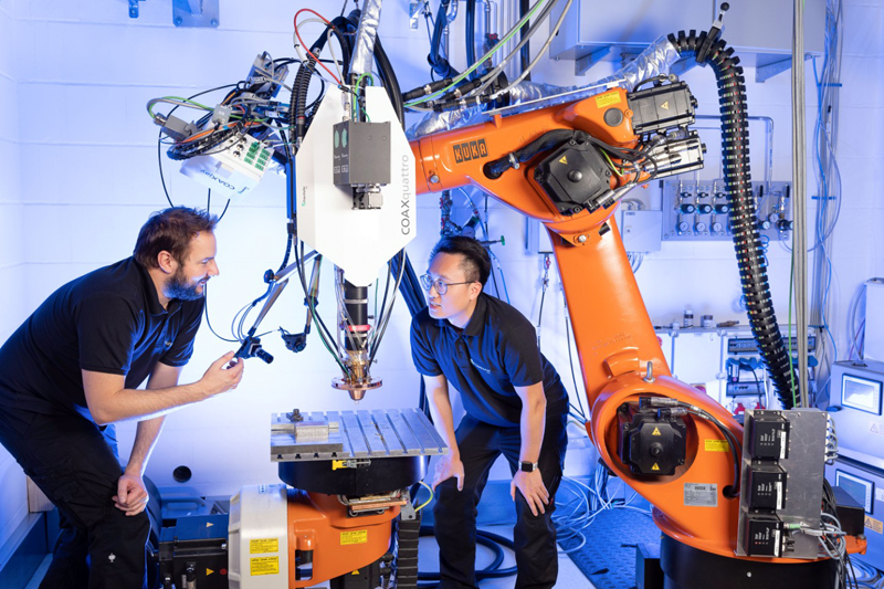 A key element of the HICLAD&reg; family is the innovative COAXquattro laser cladding head. A laser beam runs through the center of the nozzle, around which up to eight separately controllable channels feed wires and powders. This flexibility also saves material costs, because wires are often only half as expensive as powders. &copy; ronaldbonss.com/Fraunhofer IWS.