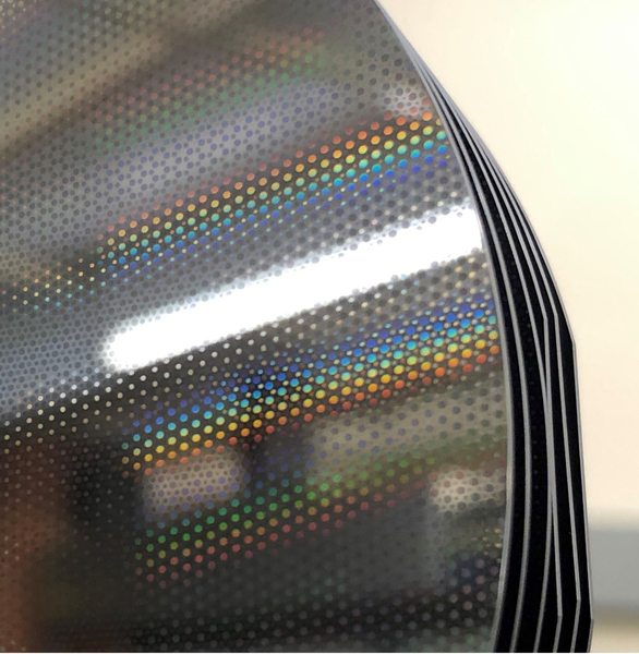 Silicon mirrors with stress correction patterns etched into a thermal oxide layer. Image: Youwei Yao / MIT.