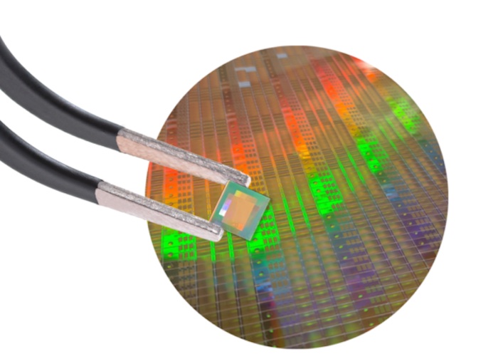 Technology developed at the Harvard SEAS lab of Federico Capasso is licensed to Metalenz. Credit: Metalenz.