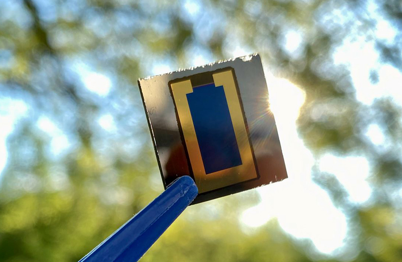 Perovskite/CIS tandem solar cells already convert a relatively large proportion of the incident light into electricity. Future developments can further improve efficiency. (Photo: Marco A. Ruiz-Preciado, KIT) Marco A. Ruiz-Preciado, KIT.