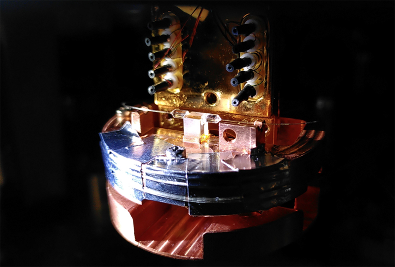 The ICFO quantum memory attached to the optical fiber. Photo: &copy; ICFO / S. Grandi.