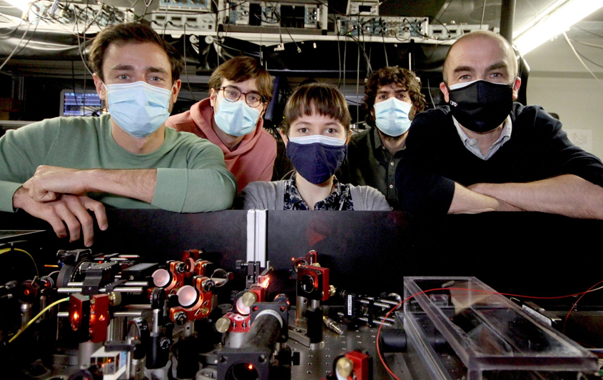 The researchers in their lab at ICFO. Left to right: Samuele Grandi, Dario Lago, Jelena Rakonjac, Alessandro Seri and Hugues de Riedmatten. Photo: &copy; ICFO.