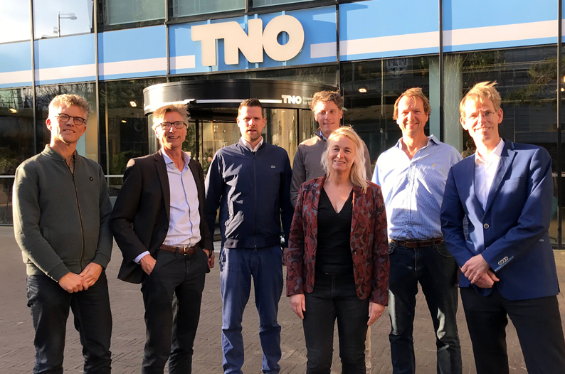 Left to right: Jan Kroon and Wiep Folkerts (TNO), Don Hoogendoorn and Koen Burgers (SolarDuck), Brigitte Vlaswinkel and Allard van Hoeken (Oceans of Energy), and Clemens van der Nat (Bluewater Energy Services). Credit: TNO Netherlands.