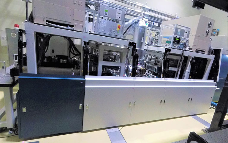 External view of the laser system producing laser pulses of 100 J at 10 Hz. Image: Hamamatsu.