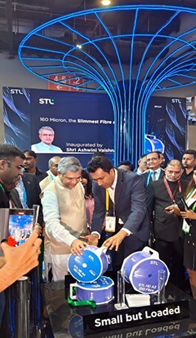 Shri Ashwini Vaishnav unveils 160 micron - the slimmest fiber at IMC 2023. Photo credit: PR Newsfoto / Sterlite Technologies Ltd / STL.