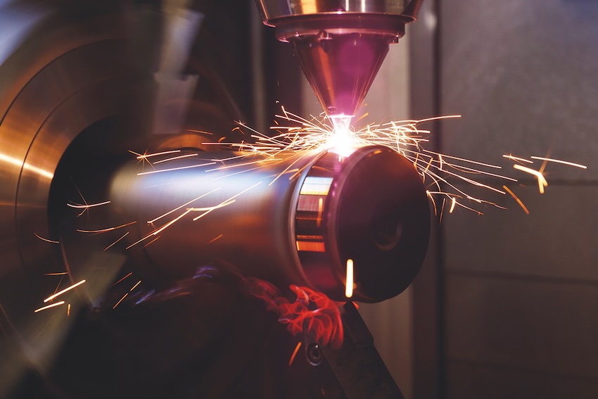 Simultaneous Machining and Coating (SMaC) combines the EHLA coating process with a simultaneous subtractive finishing step, thereby significantly increasing productivity. Reduced process heat generated in the coating process makes machining significantly easier. Credit: Fraunhofer ILT.